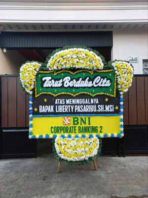Papan Bunga Duka di Pasar