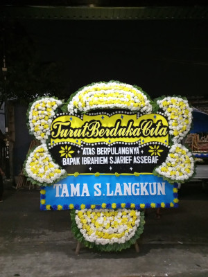 Papan Bunga Duka di Pasar