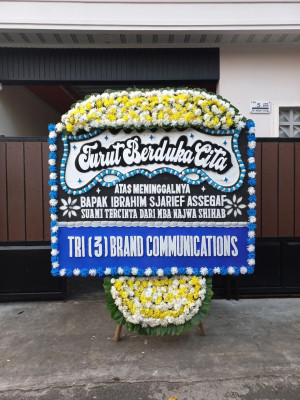 Papan Bunga Duka di Pasar